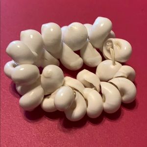 Stretchy shell bracelet
